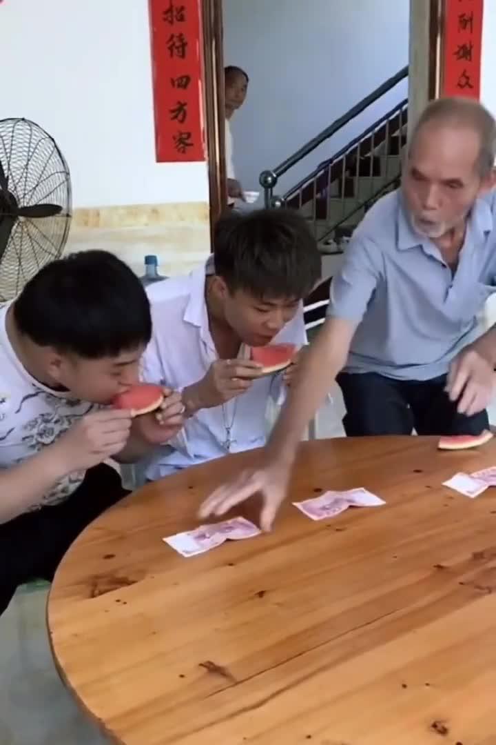 吃瓜比赛搞笑视频完整版